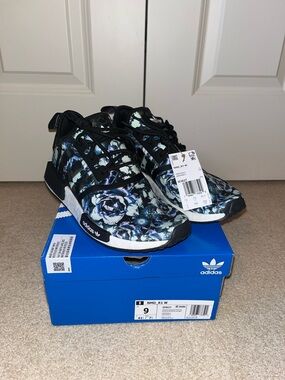 adidas Women's Floral NMD_R1 Sneakers - Black & Blue